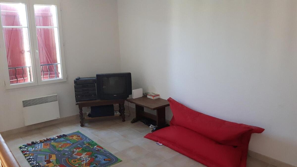 Apartamento Pretty Narbone With Pool 200 M